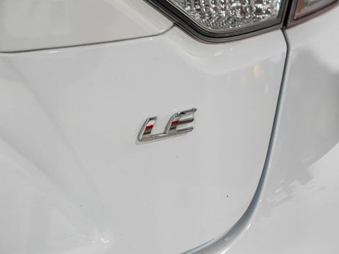 Used 2022 Toyota Corolla LE FWD image 12