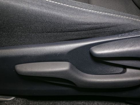 Used 2017 Toyota RAV4 XLE w/ Plus Extra Value Package image 43