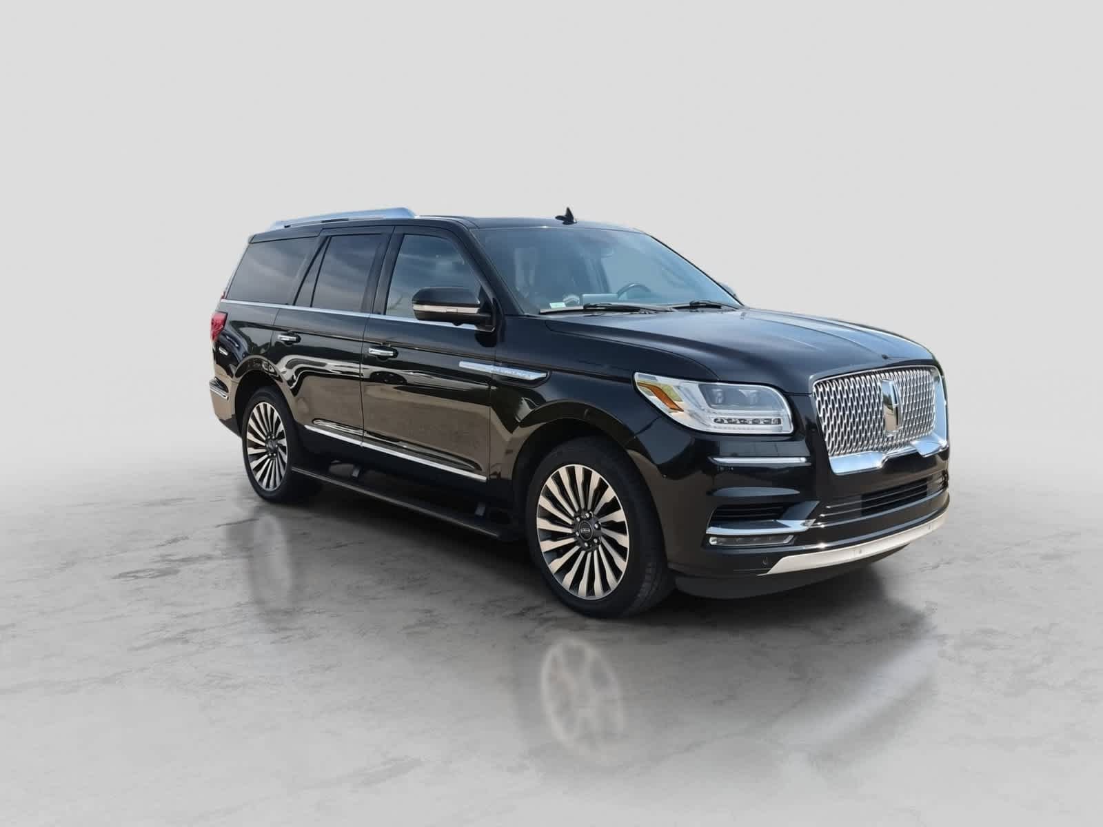 Used 2018 Lincoln Navigator Reserve AWD/4WD image 2