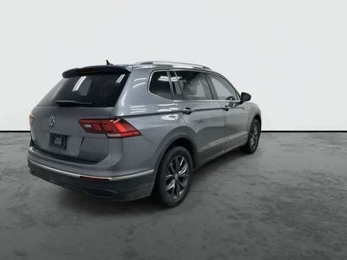 Used 2022 Volkswagen Tiguan SE FWD image 3