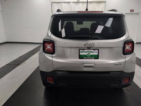 Used 2020 Jeep Renegade Latitude FWD image 6
