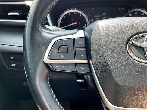 Used 2022 Toyota Highlander XLE FWD image 17