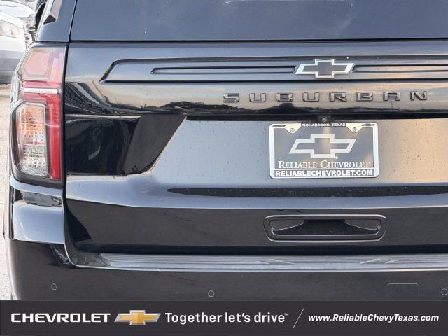 Used 2023 Chevrolet Suburban Z71 w/ Luxury Package AWD/4WD image 7