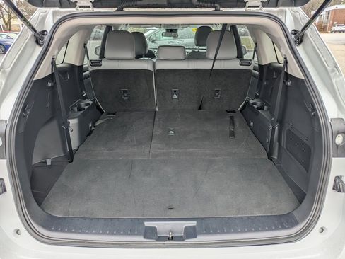 Used 2023 Toyota Highlander L image 14