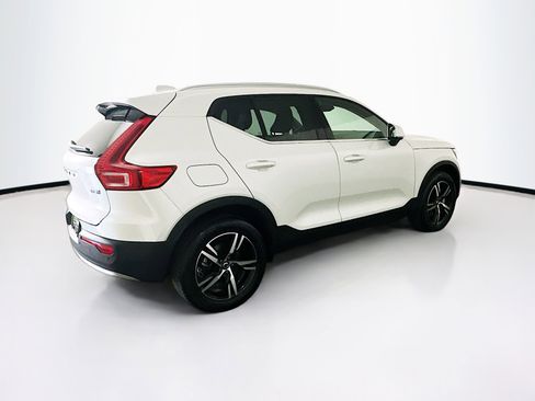 Used 2025 Volvo XC40 B5 Core image 10