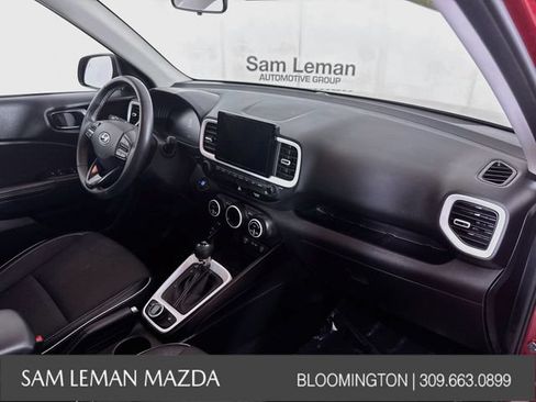Used 2024 Hyundai Venue Limited FWD image 28