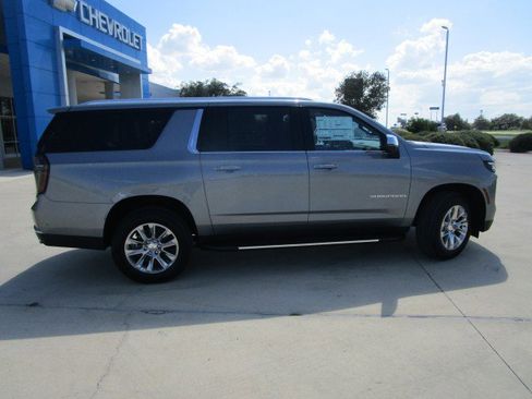 New 2025 Chevrolet Suburban Premier w/ Sun And Tow Package image 8