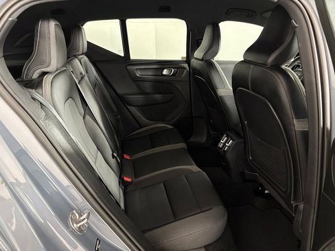 Used 2023 Volvo XC40 Recharge Core AWD/4WD image 39