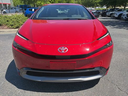 Used 2024 Toyota Prius XLE FWD image 3
