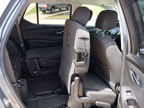 Used 2020 Chevrolet Traverse LT FWD image 17