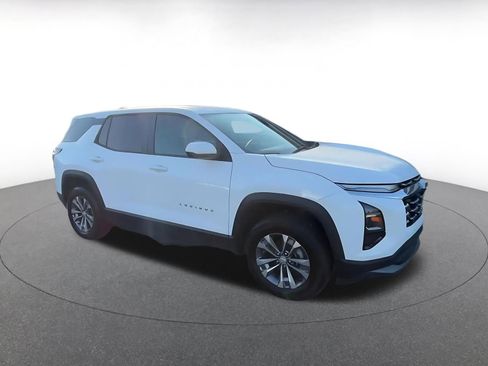 Used 2025 Chevrolet Equinox LT image 2