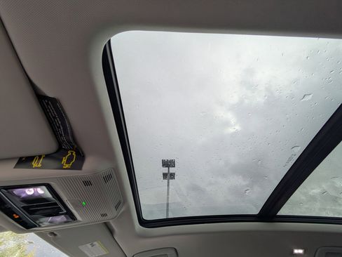 New 2026 Volkswagen Tiguan SE image 15