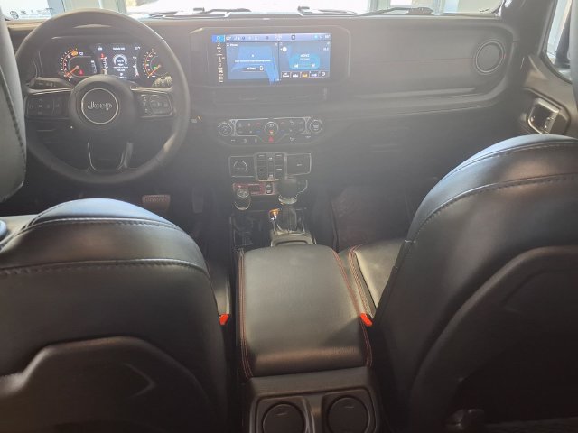 Used 2025 Jeep Wrangler Unlimited Rubicon AWD/4WD image 20