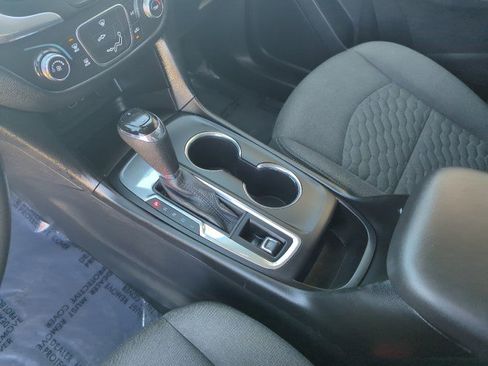 Used 2020 Chevrolet Equinox LT image 18