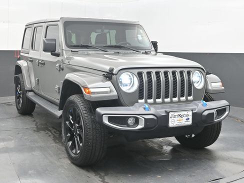 Used 2023 Jeep Wrangler Unlimited Sahara AWD/4WD image 3