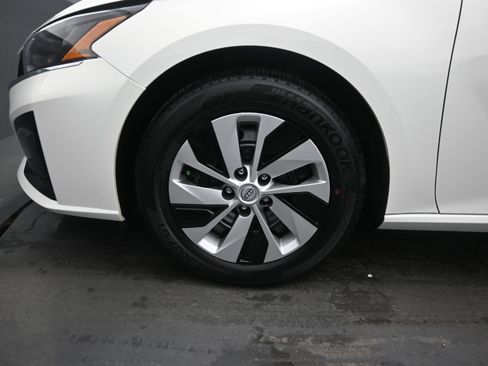 Certified 2025 Nissan Altima 2.5 S image 9