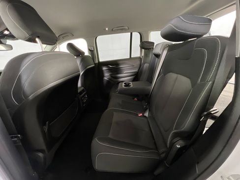 Used 2023 Jeep Grand Cherokee Laredo w/ Luxury Tech Group I AWD/4WD image 23