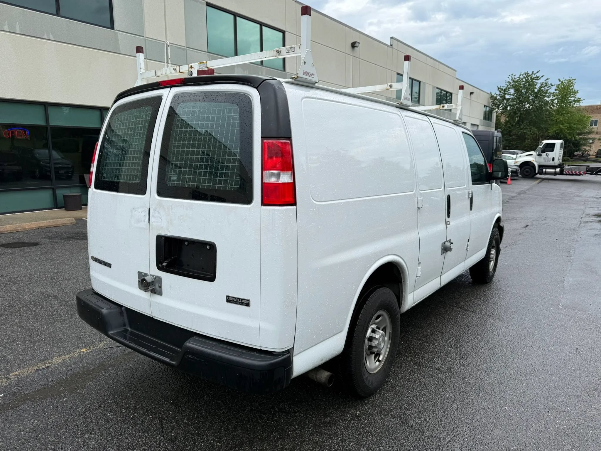 Used 2021 Chevrolet Express 2500 w/ Driver Convenience Package RWD image 2