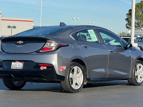 Used 2018 Chevrolet Volt LT image 2