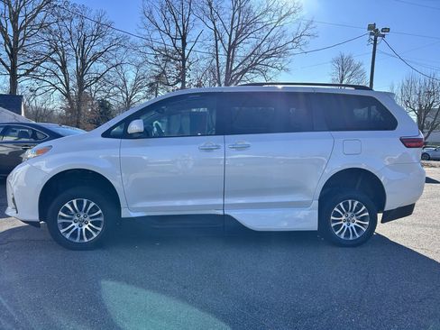 Used 2018 Toyota Sienna XLE Premium image 11