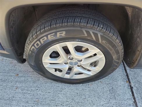 Used 2018 Jeep Compass Sport image 10