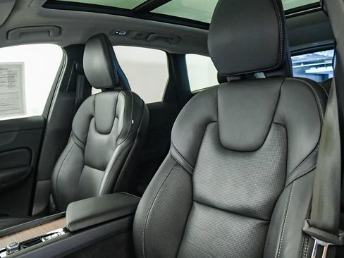 Certified 2023 Volvo XC60 B5 Ultimate w/ Climate Package AWD/4WD image 18