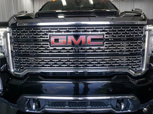 Used 2021 GMC Sierra 2500 Denali w/ Denali Black Diamond Edition AWD/4WD image 3