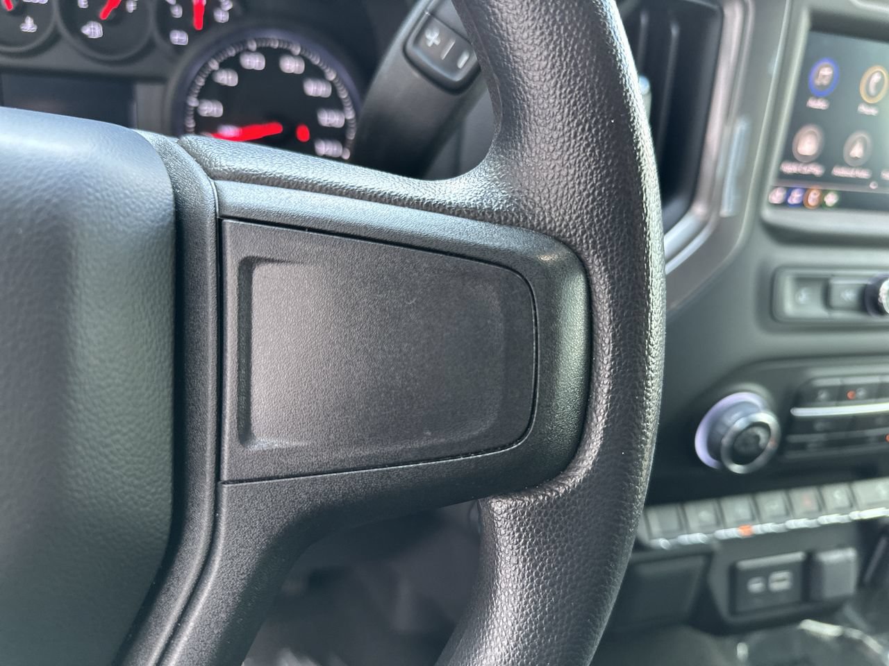 Used 2025 Chevrolet Silverado 1500 Custom Trail Boss AWD/4WD image 9