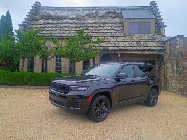 Used 2025 Jeep Grand Cherokee L Altitude RWD image 1