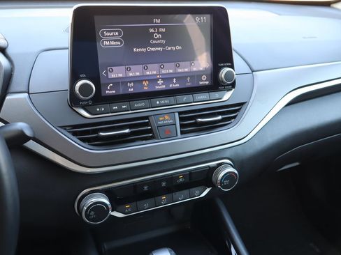 Used 2025 Nissan Altima 2.5 SR FWD image 6