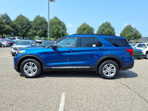 Used 2023 Ford Explorer XLT w/ Equipment Group 202A AWD/4WD image 2