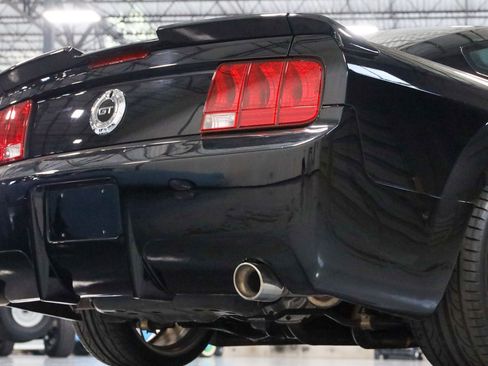 Used 2005 Ford Mustang GT RWD image 17