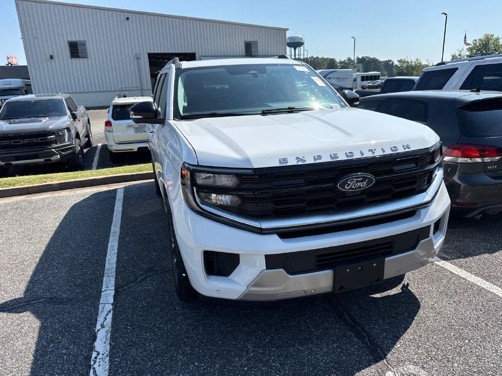 Used 2026 Ford Expedition Platinum w/ Driver's Package AWD/4WD image 3