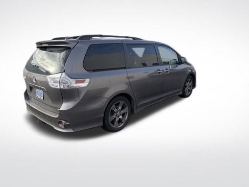 Used 2018 Toyota Sienna SE w/ SE Preferred Package image 2