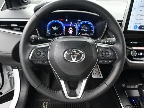 Used 2026 Toyota Corolla Cross XLE w/ Convenience Package FWD image 5