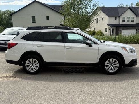Used 2016 Subaru Outback 2.5i Premium AWD/4WD image 3