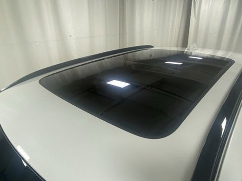 Certified 2025 Volvo XC40 B5 Plus image 6