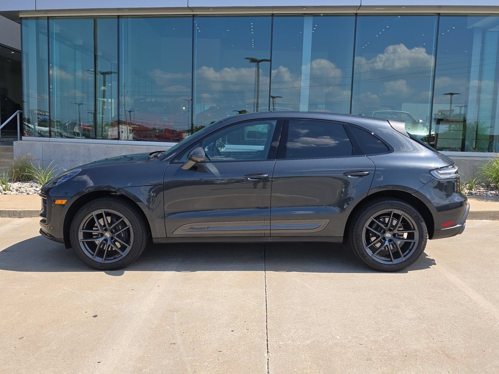 Certified 2026 Porsche Macan Turbo AWD/4WD image 2