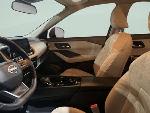 Used 2025 Nissan Rogue SV image 11