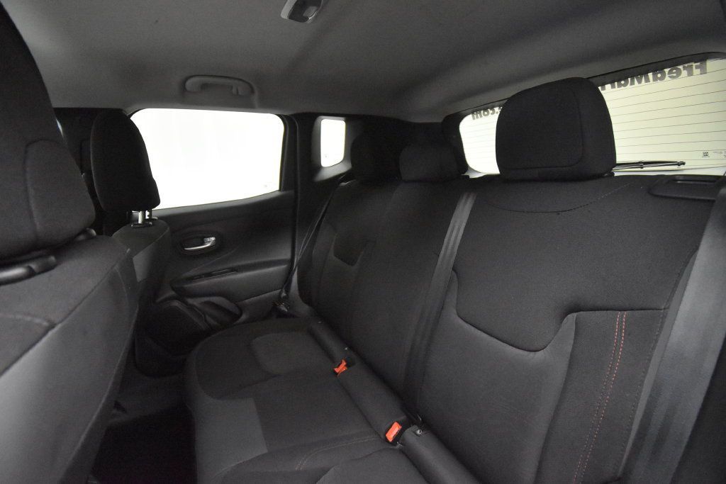 Used 2023 Jeep Renegade Trailhawk w/ Trailer Tow Group AWD/4WD image 18