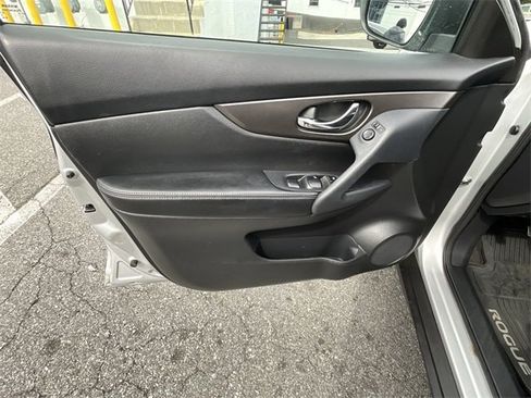 Used 2014 Nissan Rogue SV image 10