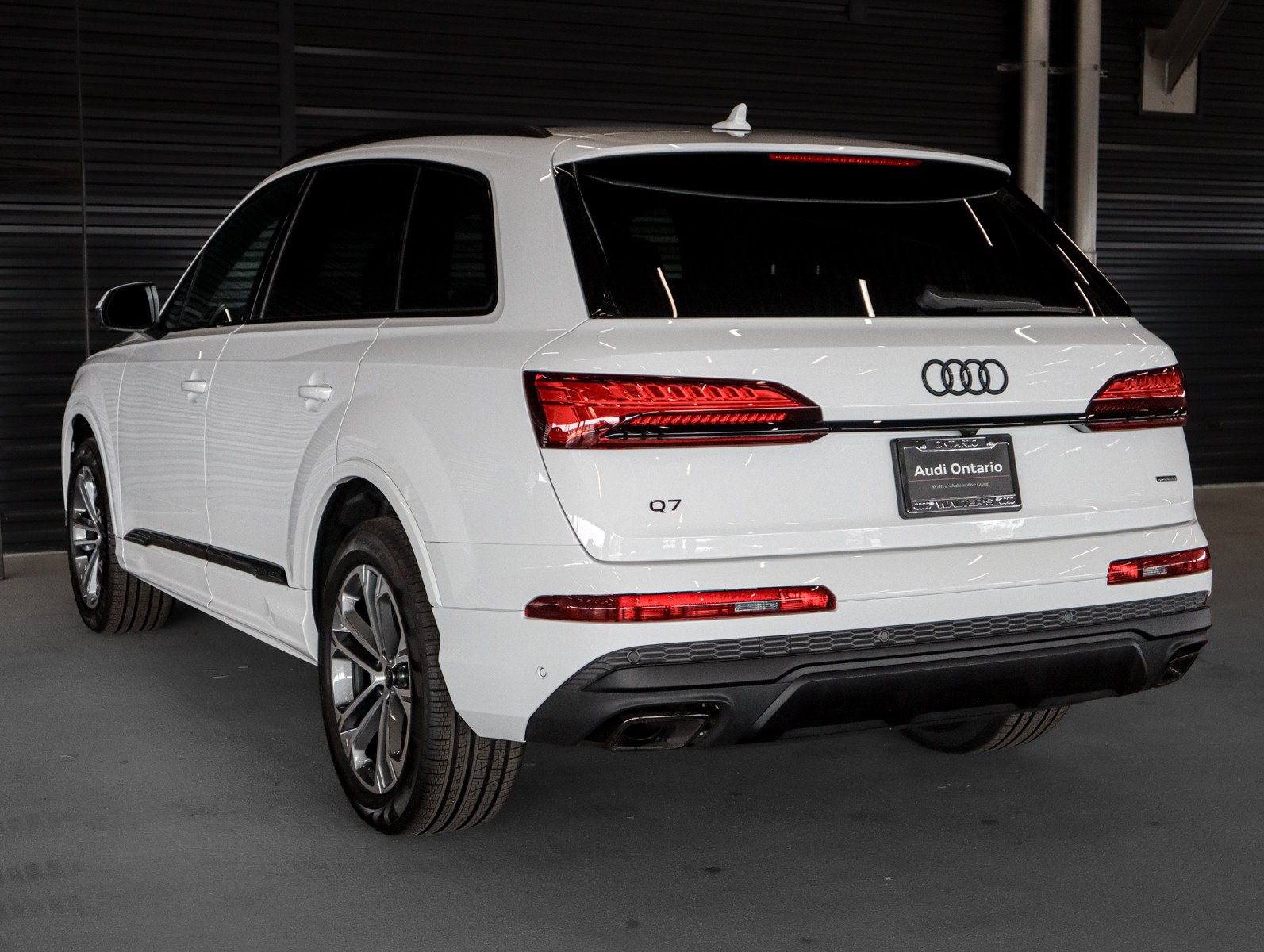 Used 2026 Audi Q7 2.0T Premium w/ Convenience Plus Package AWD/4WD image 2