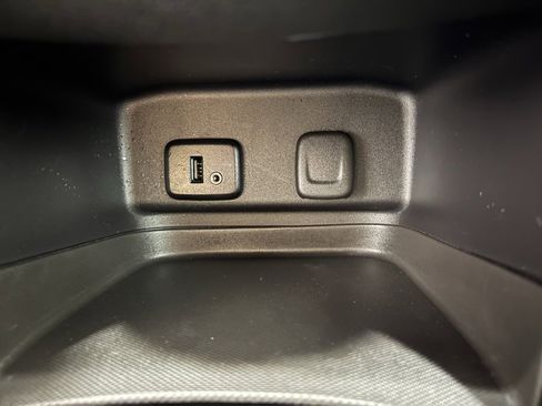 Used 2018 Chevrolet Equinox LT image 22