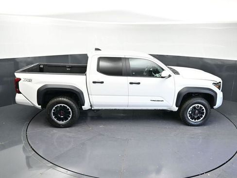 Used 2024 Toyota Tacoma TRD Off-Road AWD/4WD image 32