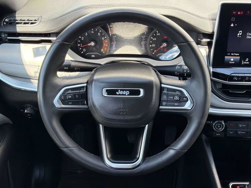 Used 2025 Jeep Compass Limited AWD/4WD image 11