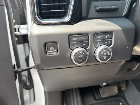 Used 2024 GMC Sierra 2500 Denali w/ Denali Reserve Package AWD/4WD image 11