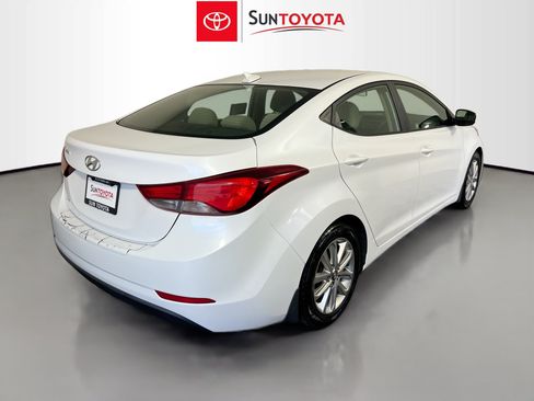 Used 2016 Hyundai Elantra SE w/ Option Group 02 FWD image 4
