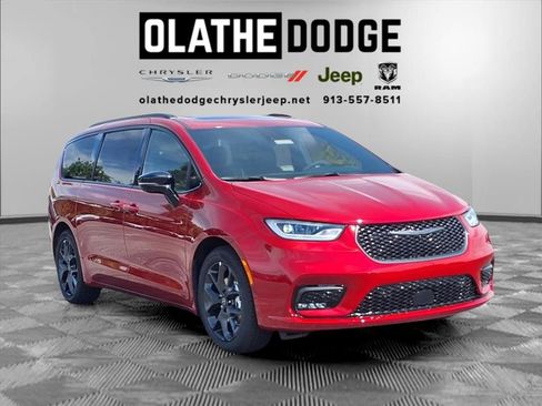 New 2026 Chrysler Pacifica Limited w/ S Appearance Package image 28