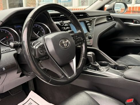Used 2020 Toyota Camry SE FWD image 8