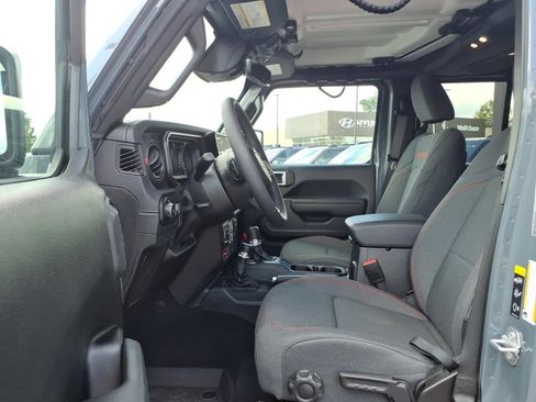 Used 2026 Jeep Wrangler Unlimited Rubicon AWD/4WD image 16